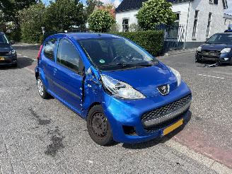 Damaged car Peugeot 107 1.0-12V 2009/7