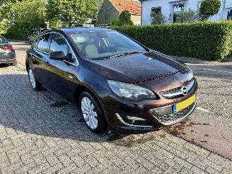 Vaurioauto  passenger cars Opel Astra 1.6 CDTi Edition 2015/9