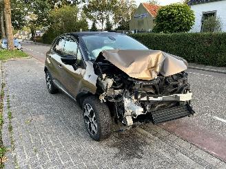 uszkodzony samochody osobowe Renault Captur 0.9 TCe Intens 2017/8