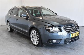 Damaged car Skoda Superb 1.6 TDI Champs Elys. 2015/3