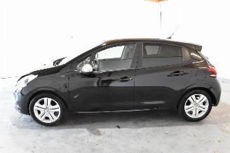 Peugeot 208 1.2 PureT. Signature picture 4