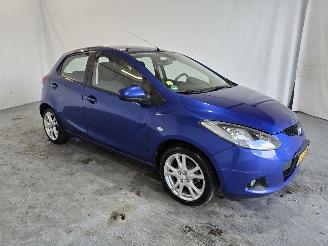 damaged passenger cars Mazda 2  2009/1