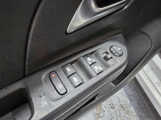 Opel Corsa 1.2 Editon picture 19