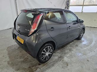 Toyota Aygo 1.0 VVT-i x-play picture 7