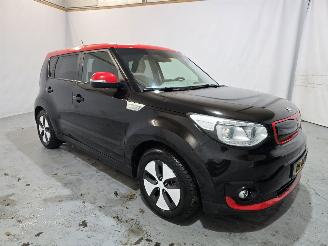 damaged passenger cars Kia E-Soul ExecutiveLine 27 kWh 2015/11