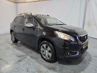 skadebil auto Peugeot 2008 1.2 PureTech Allure 2017/8