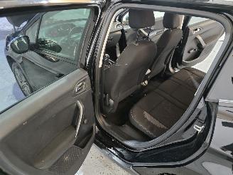 Peugeot 2008 1.2 PureTech Allure picture 16