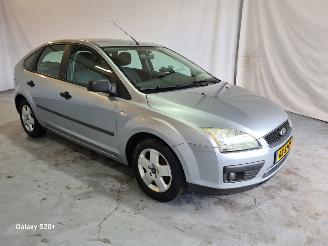 krockskadad bil auto Ford Focus 1.6-16V First Edition 2005/4
