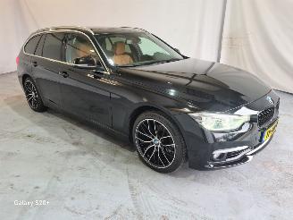 Unfallwagen BMW 3-serie 318i Luxury Edition 2018/10