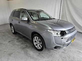 damaged passenger cars Mitsubishi Outlander 2.0 PHEV Instyle 2014/5