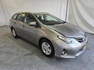damaged passenger cars Toyota Auris Touring Sports 1.8 Hybrid Aspiration 2014/4