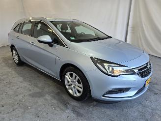 Damaged car Opel Astra SPORTS TOURER 2017/7