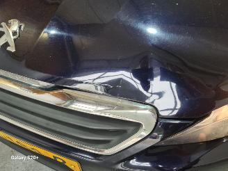 Peugeot 308 1.6 BlueHDI Blue Lease Executive Pack picture 9