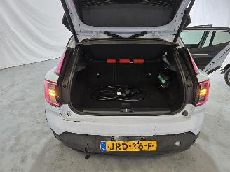 Volvo EX30 Single Motor Extended Range Plus 69 kWh picture 25