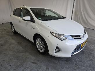 damaged passenger cars Toyota Auris 1.8 Hybrid Aspiration 2015/1