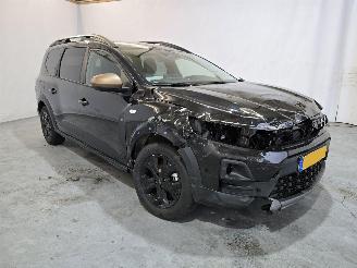 krockskadad bil auto Dacia Jogger 1.8 hybrid 155 limited edition 7p 2026/2