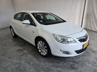 Damaged car Opel Astra 1.4 Cosmo 2011/4