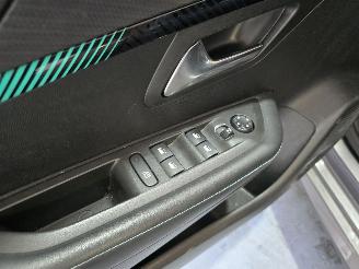 Peugeot 208 1.2 PureTech Allure Pack picture 24