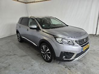 Vaurioauto  passenger cars Peugeot 5008 1.2 PureTech Allure 2018/2