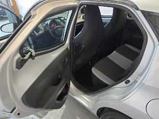 Toyota Aygo 1.0 VVT-i x-play picture 21