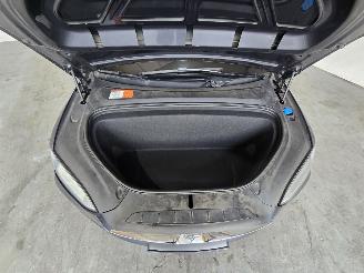 Tesla Model X 90D Base 6p. picture 16