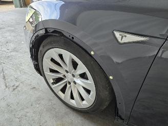Tesla Model X 90D Base 6p. picture 13