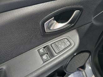 Renault Clio 0.9 TCe Limited picture 21