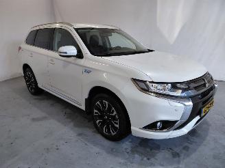 Schadeauto Mitsubishi Outlander 2.0 PHEV Exec. Ed. 2015/9