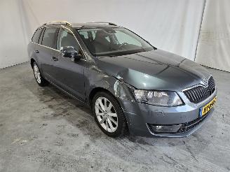 damaged passenger cars Skoda Octavia 1.6 TDI Greentech Style Businessline 2015/12