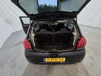 Peugeot 108 1.0 e-VTi Allure TOP picture 18