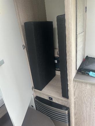 Burstner  Premio 460 TS fransbed picture 14