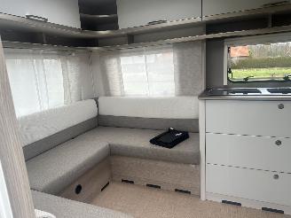Burstner  Premio 460 TS fransbed picture 12