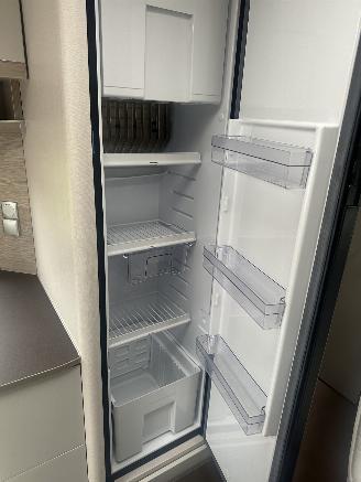 Burstner  Premio 460 TS fransbed picture 15