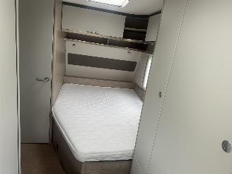 Burstner  Premio 460 TS fransbed picture 13