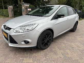 krockskadad bil auto Ford Focus 1.6 TI-VCT Titanium 2012/2