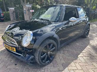 Voiture accidenté Mini Mini ONE 1.6 peper 2005/9