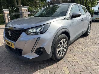 uszkodzony samochody osobowe Peugeot 2008 1.2 PURETECH BLUE LEASE ACTIVE ECC/NAV/LMV/PDC 2020/8