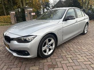 Auto incidentate BMW 3-serie 330e Cent. Exec. 2016/8