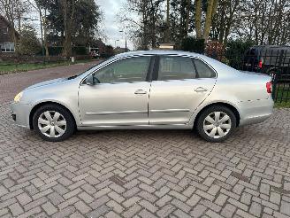 Volkswagen Jetta 2.0 TDI automaat picture 4