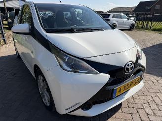 Toyota Aygo 1.0 VVT-i x-play picture 4