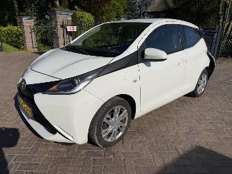 škoda osobní automobily Toyota Aygo 1.0 VVT-i x-play 2014/7