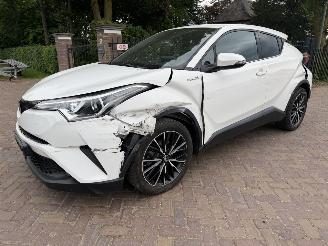 uszkodzony samochody osobowe Toyota C-HR 1.8 Hybrid Dynamic 2018/3