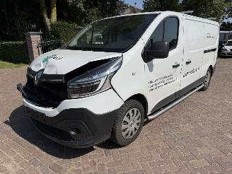 krockskadad bil bedrijf Renault Trafic 2.0 dCi T29 L2H1 Comfort 88 Kw 2021/12