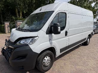 krockskadad bil bedrijf Opel Movano 2.2D 140 pk L3H2 2023/5