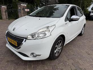Vaurioauto  passenger cars Peugeot 208 1.2 VTi Style 2026/1