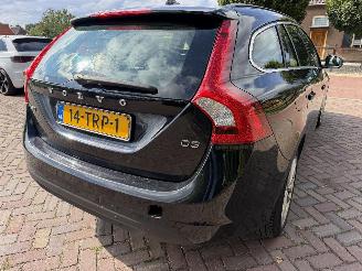 Volvo V-60 2.0 D3 R-Design picture 12