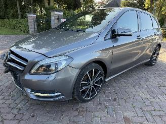 krockskadad bil auto Mercedes B-klasse 180 Ambition 2012/7
