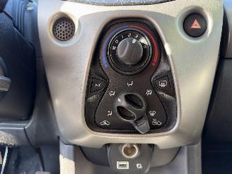 Toyota Aygo 1.0 VVT-i x-play picture 16