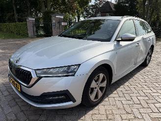 Voiture accidenté Skoda Octavia Combi 1.0 TSI Ambition 2021/3
