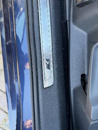 Volkswagen Passat Variant 2.0 TDI Connected Series Plus picture 24